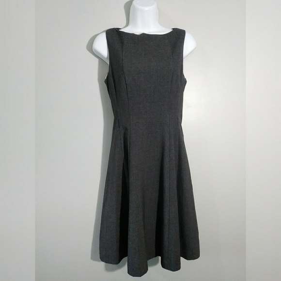 H&M Dresses & Skirts - EUC H&M fit & flare Grey dress sz 6